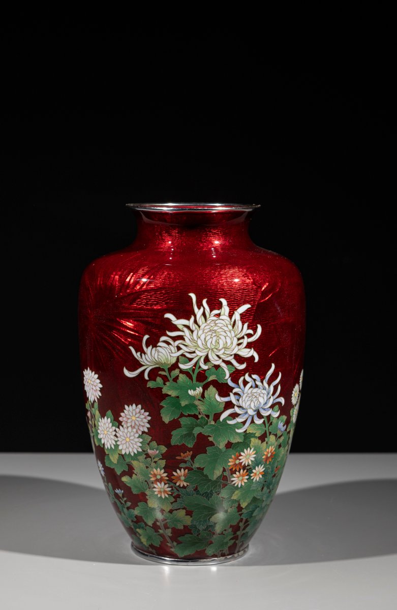Vaso ginbari raffigurante un giardino di crisantemi