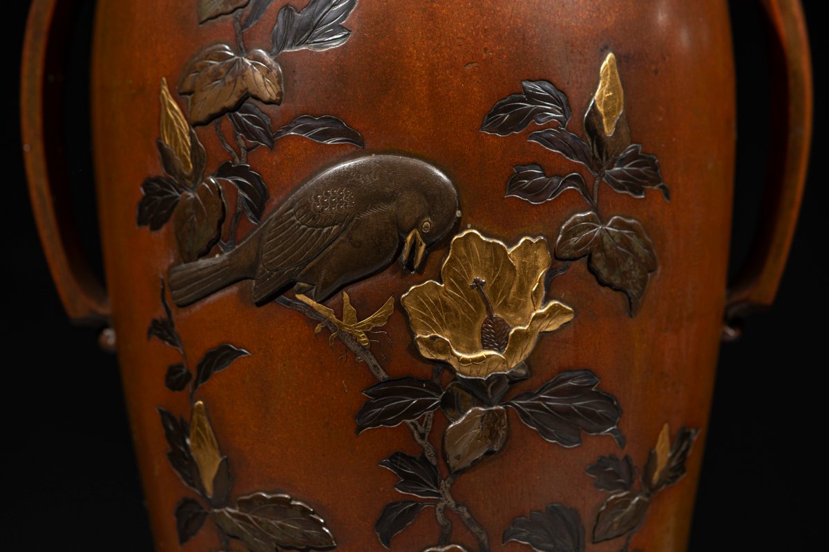 Coppia di vasi in bronzo con quaglie e chidori tra piante e fiori-photo-1