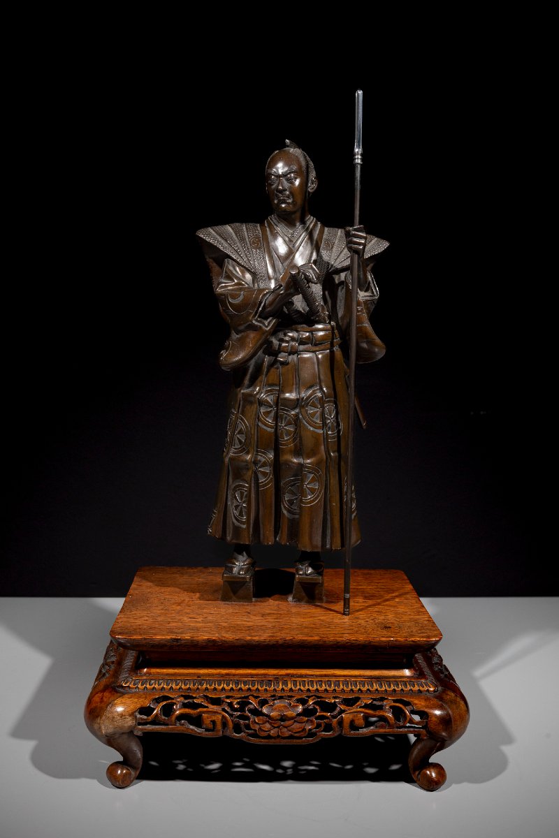 Okimono in bronzo raffigurante un samurai con yari e katana, firmato Gyokko -photo-3