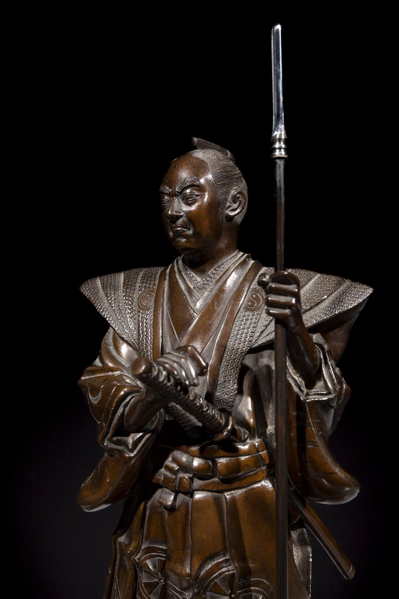Okimono in bronzo raffigurante un samurai con yari e katana, firmato Gyokko -photo-4