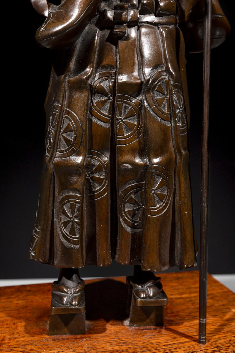 Okimono in bronzo raffigurante un samurai con yari e katana, firmato Gyokko -photo-1