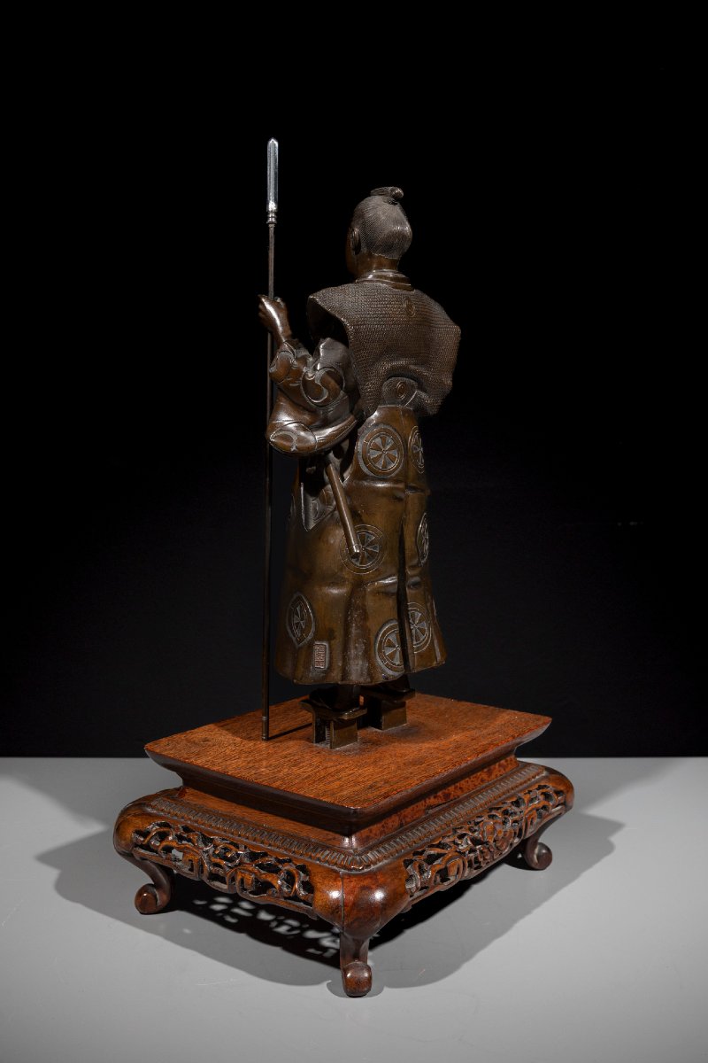 Okimono in bronzo raffigurante un samurai con yari e katana, firmato Gyokko -photo-3
