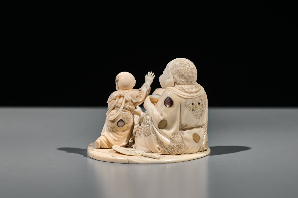 Okimono in avorio e shibayama raffigurante Hotei con carako, firmato Gyokuzan-photo-4