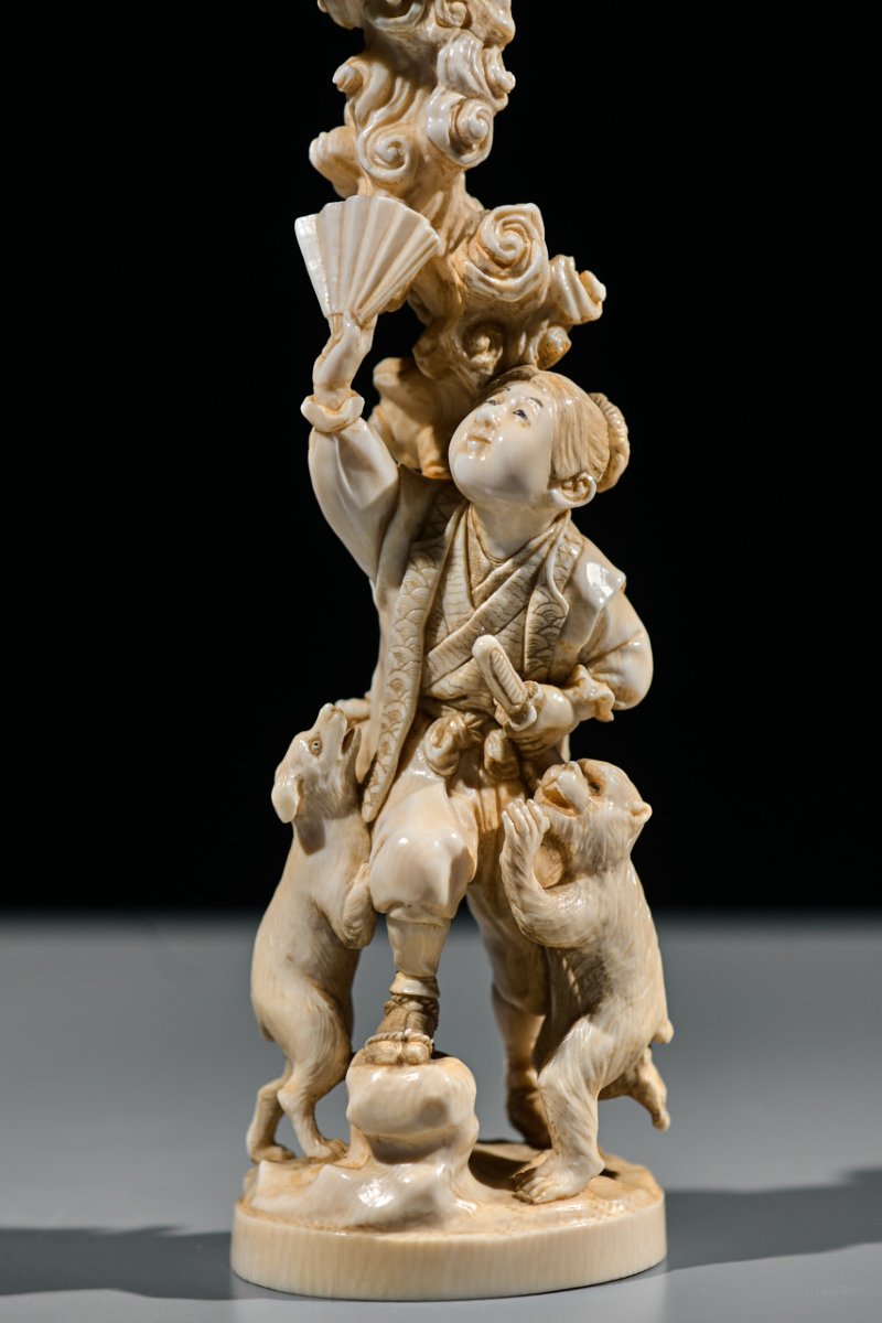 Okimono in avorio raffigurante Kintaro con fenice, firmato Kazutoshi -photo-3
