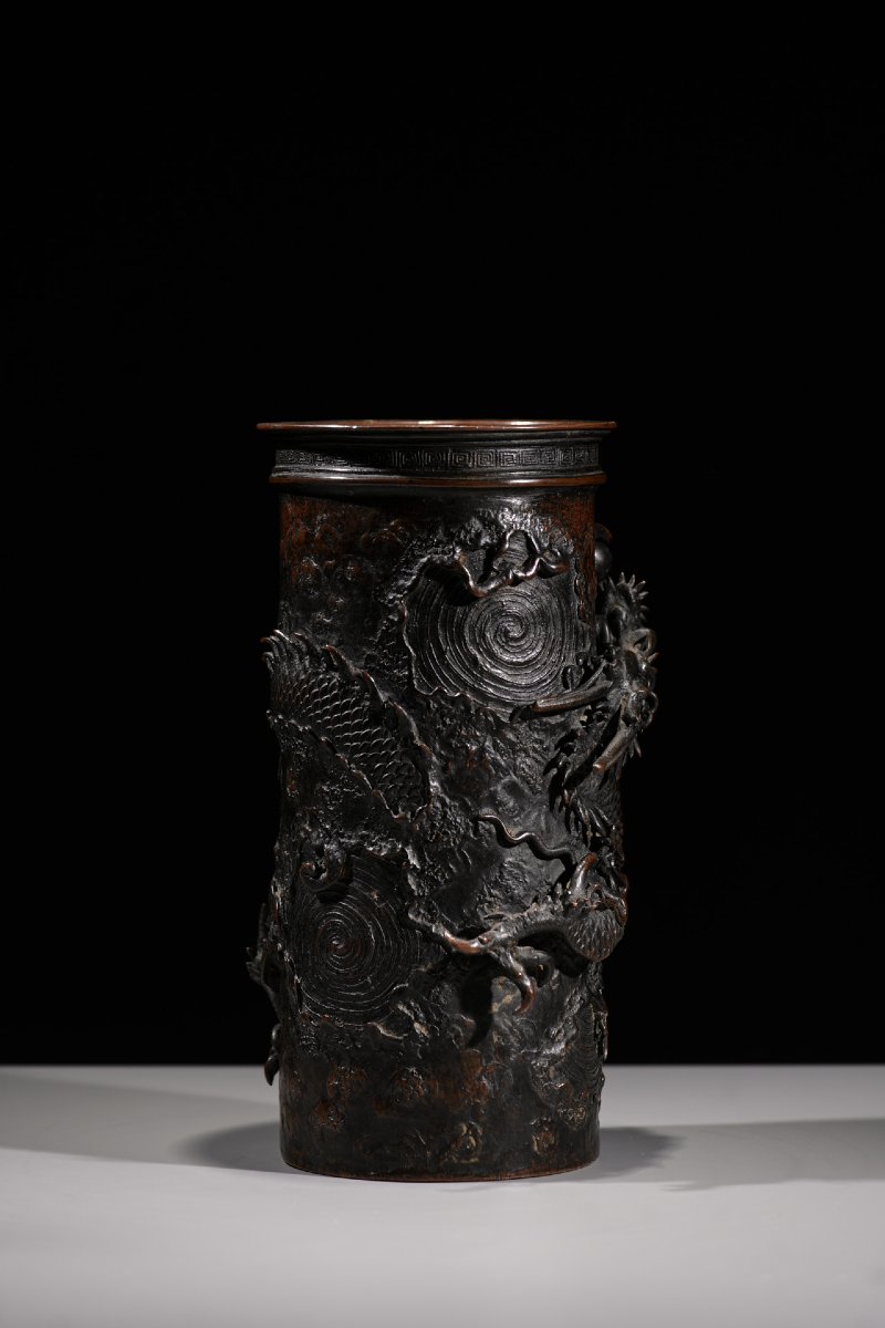 Vaso in bronzo raffigurante un drago Ryu a rilievo tra i vortici d’acqua -photo-1