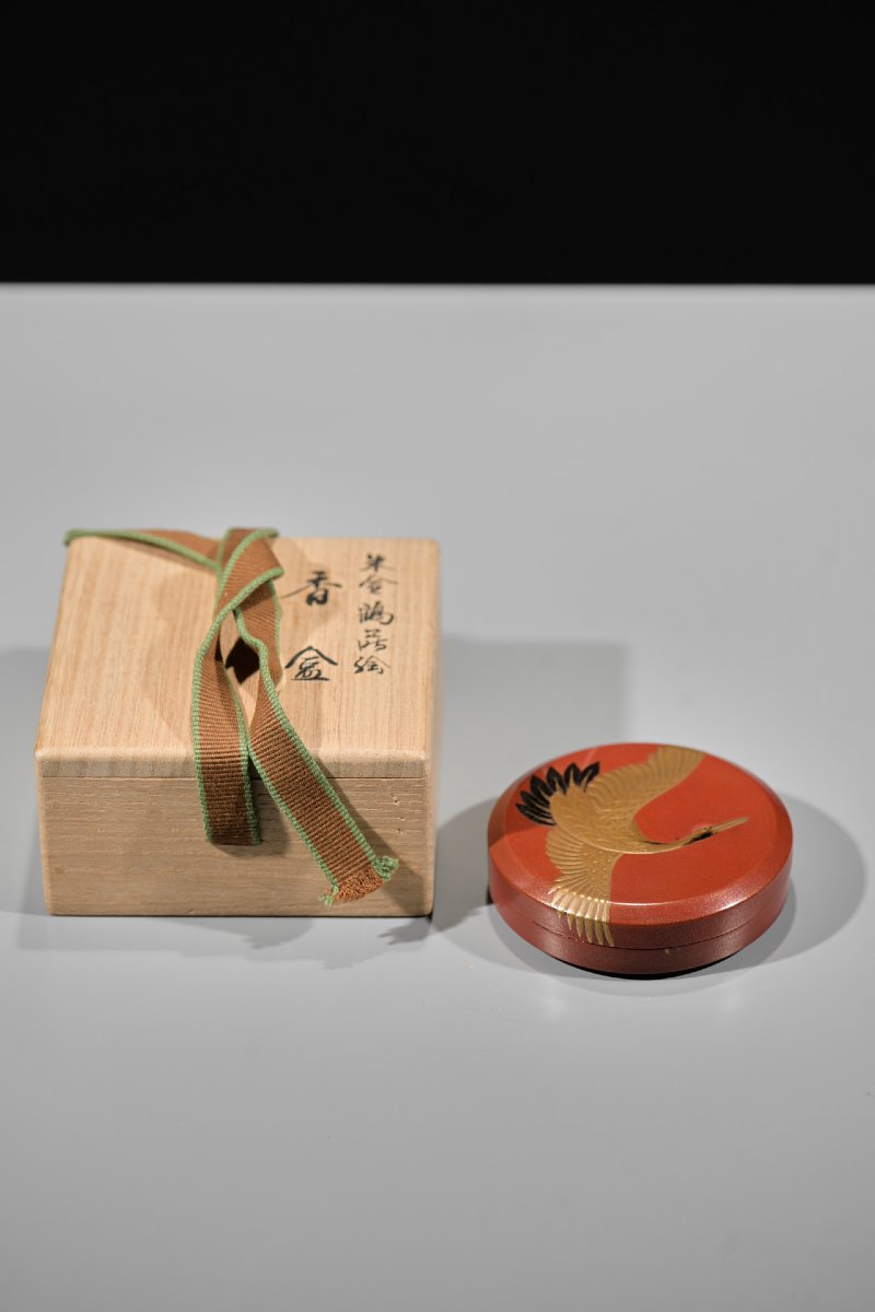 Scatola kōgō in lacca rossa con gru in maki-e oro-photo-4