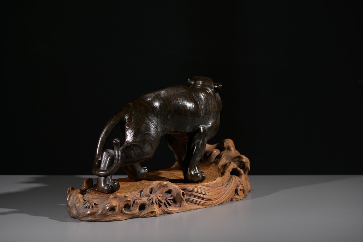 Scultura in bronzo patinato raffigurante una tigre, firmato Maruki Sei-photo-2