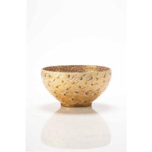 Ciotola in ceramica Satsuma ornata con smalti a rilievo e dettagli in oro 