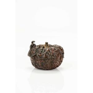 Suiteki in bronzo a forma di zucca con serpente, firmato Masayuki