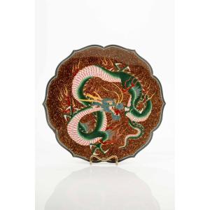 Piatto lobato in smalto cloisonné raffigurante un drago Ryu
