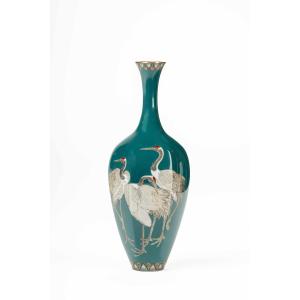 Vaso cloisonné raffigurante tre gru della Manciuria su fondo turchese
