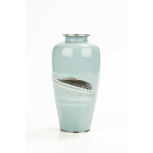 Vaso in smalto cloisonné moriage raffigurante tre carpe koi