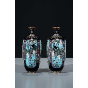 Coppia di vasi cloisonné con decorazione floreale naturalistica