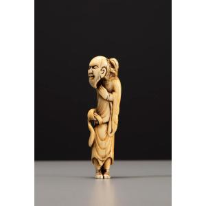 Netsuke in avorio raffigurante Gama Sennin con rospo