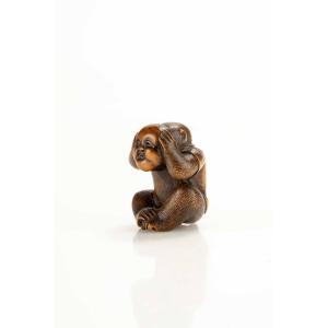 Netsuke in bosso raffigurante una scimmia con la maschera di Okame