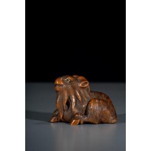 Netsuke in legno di bosso raffigurante una capra, firmato Masanao