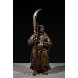 Okimono della scuola di Tokyo in bronzo raffigurante Guan Yu 