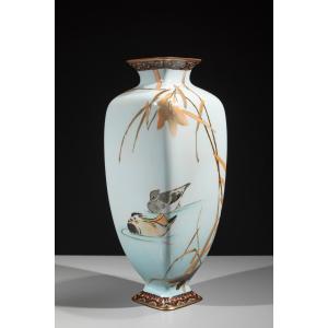 Vaso cloisonné con coppia di anatre lungo un corso d’acqua