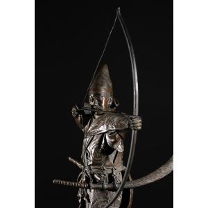 Okimono in bronzo raffigurante un samurai arciere, firmato Yoshimitsu
