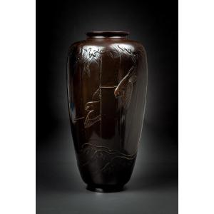 Grand Vase En Bronze Des Hirondelles Volant Dans La Forêt 