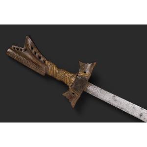 Large Two-handed Kampilan From The Philippines, 19th Century