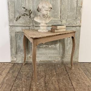 18th Century Triangular Table Known As "de Brelan"