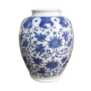 17th Century Delftware Vase With Transitional Chinoiserie Decoration