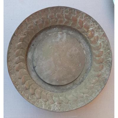 Plat En Cuivre Repoussé