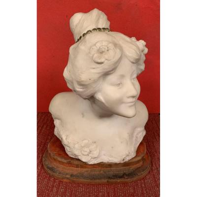 Art Nouveau Bust Of Flora Made Of  Marble On Base - Early 20th Century