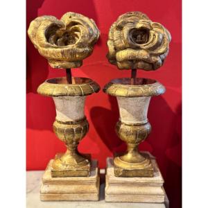 Pair Of Small Medici Figures In Carved, Gilded And Polychrome Wood, 18th Century