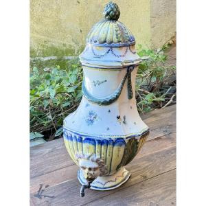 Wall Fountain In Polychrome Earthenware, Rocaille Décor With Mascaron - 18th Century