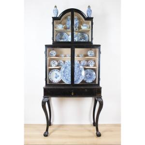 Antique English Victorian Display Cabinet. Late 19th Century, Circa 1890 