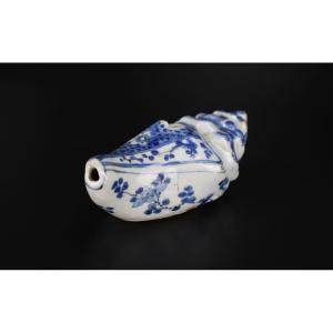 A Chinese Porcelain Blue And White Conch-shaped Water Dropper, Ming Dynasty, Wanli Period