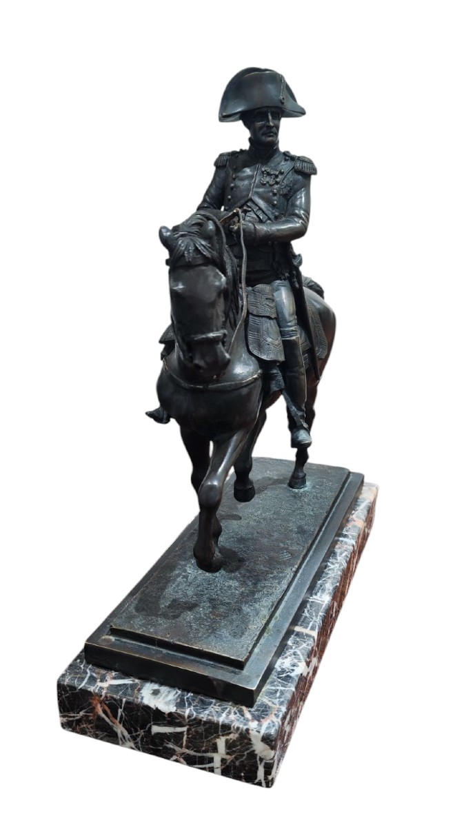 Scultura in bronzo di Napoleone Bonaparte con base in marmo 