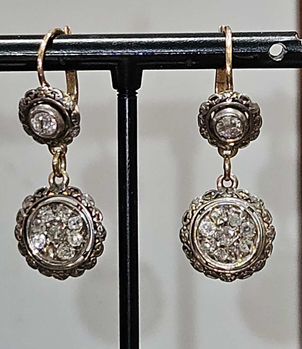 Antichi orecchini in oro e rose di diamanti 