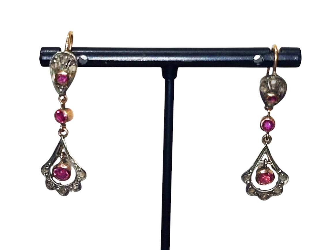 Orecchini antichi in oro e rose di diamanti 