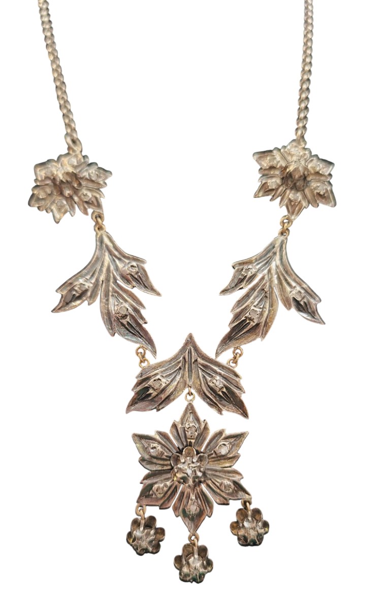 Collana in argento e oro con rose dì diamanti del XIX secolo 