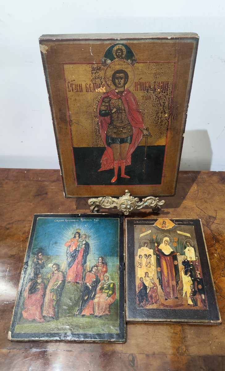 Tre icone russe con Santo e Madonna 
