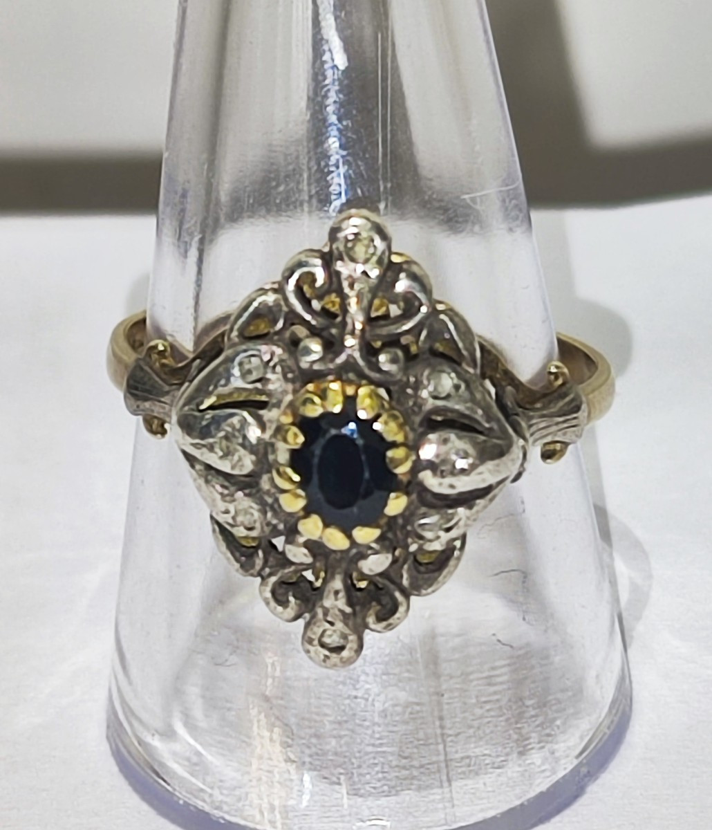 Anello in oro zaffiro e diamanti 