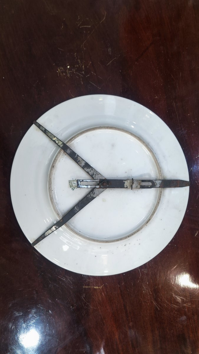 Coppia di piatti in porcellana dipinta con  gli stemmi dei Savoia e del Montenegro -photo-1