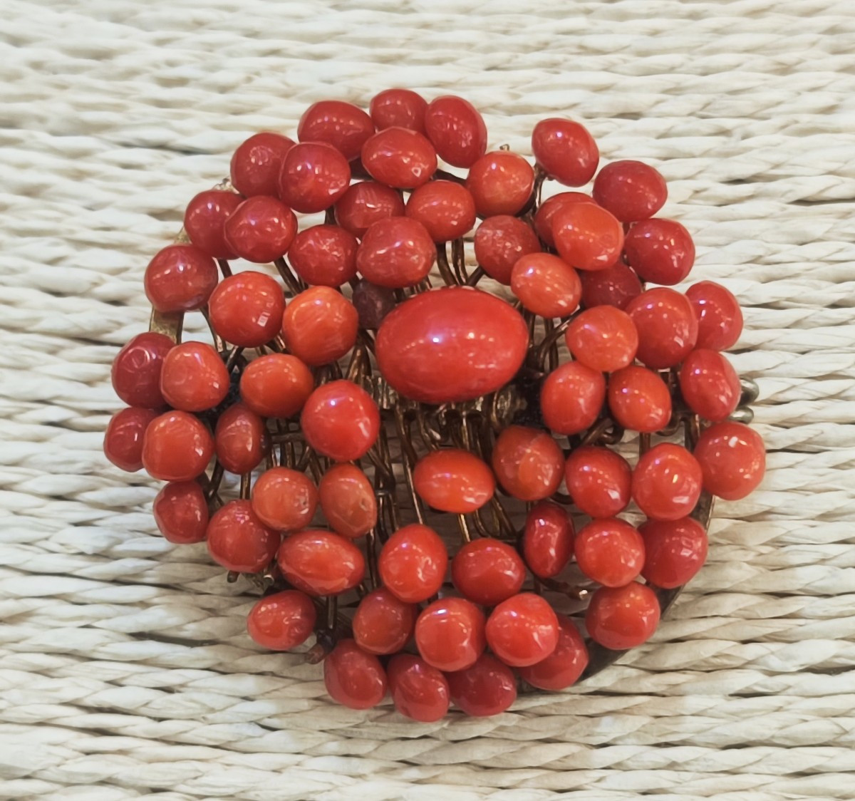 Spilla in corallo rosso del XIX secolo 