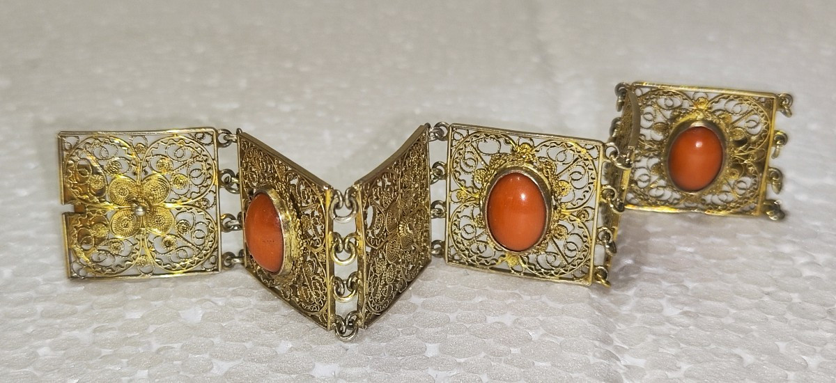 Bracciale in filigrana d’argento placcato oro con corallo del mediterraneo –