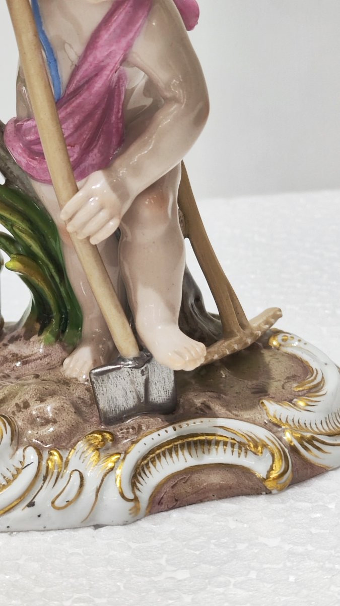 Statuina con putto in porcellana di Meissen del XIX secolo -photo-6