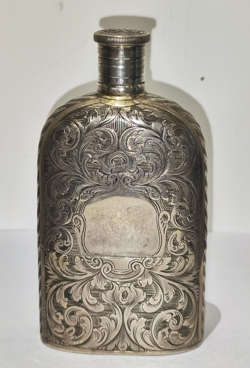 Fiasca da liquore in argento del XIX secolo 