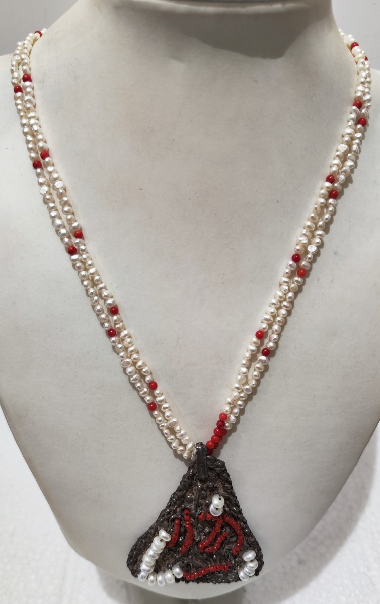 Collana di perle e corallo rosso