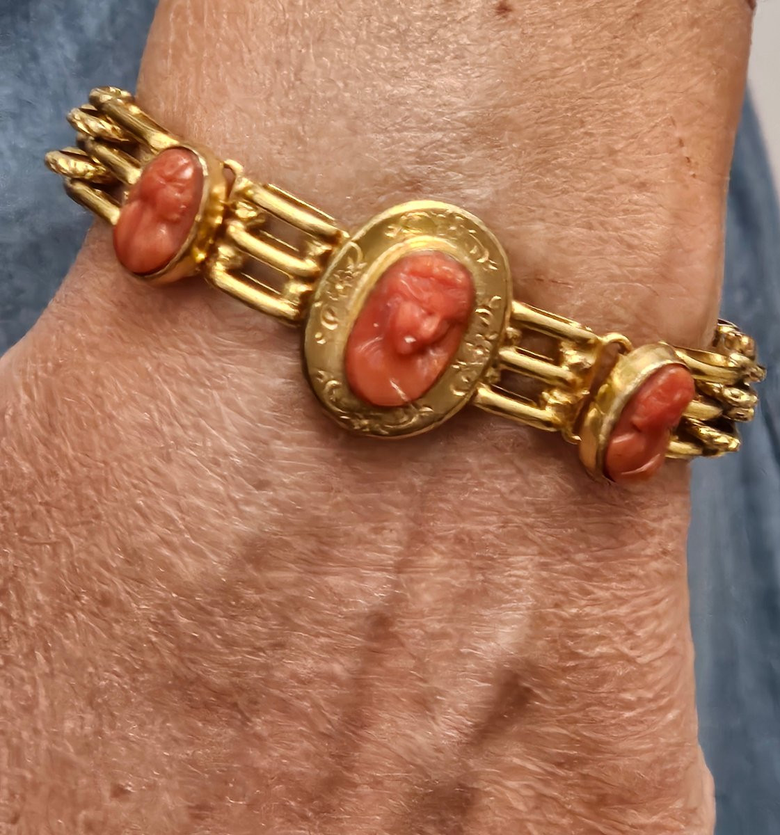 Antico bracciale Vittoriano del XIX secolo con cammei in corallo -photo-8