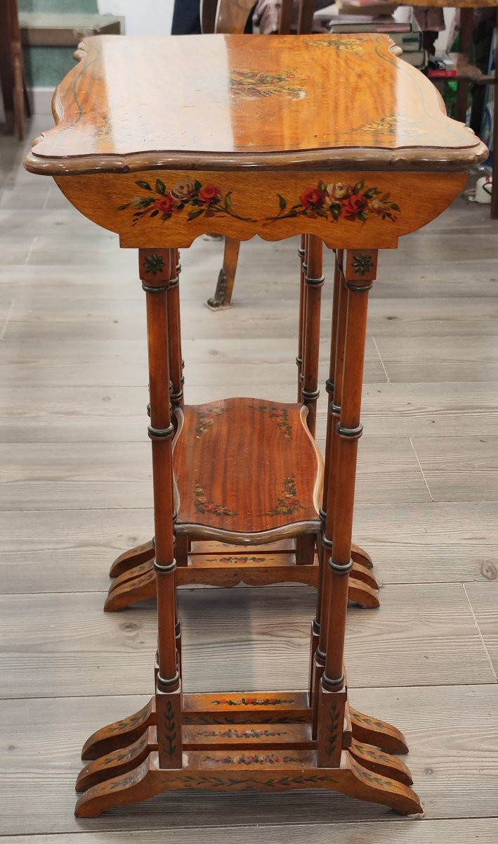 Set di tavolini in satinwood dipinto del XIX secolo-photo-2