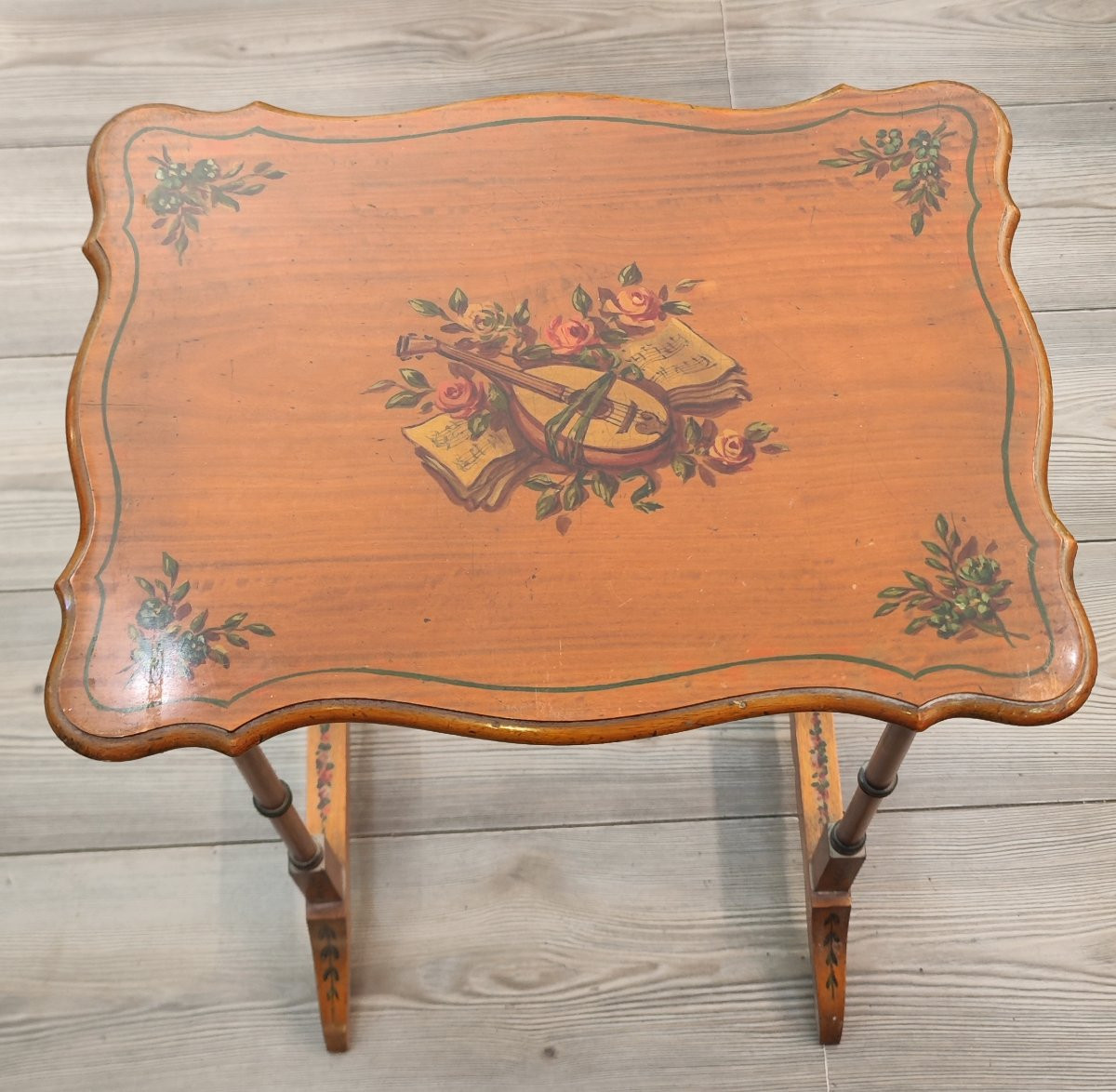 Set di tavolini in satinwood dipinto del XIX secolo-photo-3