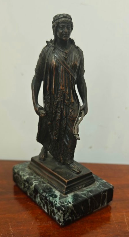 Diana la cacciatrice - Statuetta in bronzo del Grand Tour, metà del XIX secolo