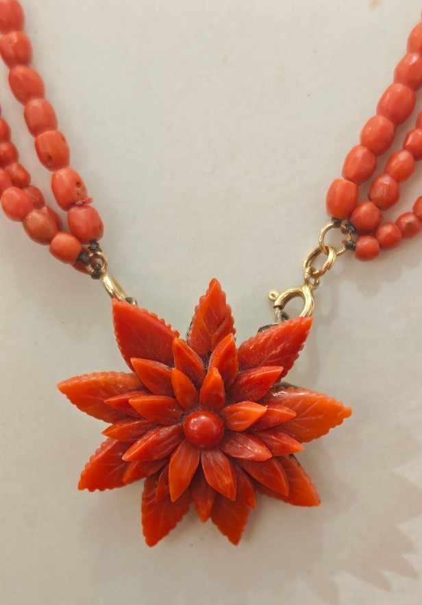 Collana a tre fili in corallo del Mediterraneo e Oro 18k-photo-2